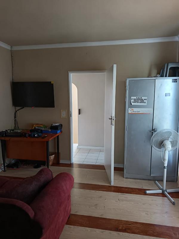 5 Bedroom Property for Sale in Grassy Park Western Cape